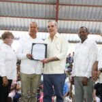 Presidente Abinader inaugura tres nuevos centros educativos que beneficiarán a 2,960 estudiantes y que suman 74 aulas al año escolar 2025-2026