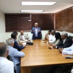 Ing. Leonel Cabrera hace entrega de útiles a niños de SDO.