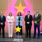 Abinader recorre sectores afectados por lluvias y afirma que el Gobierno tiene fondos para ayuda